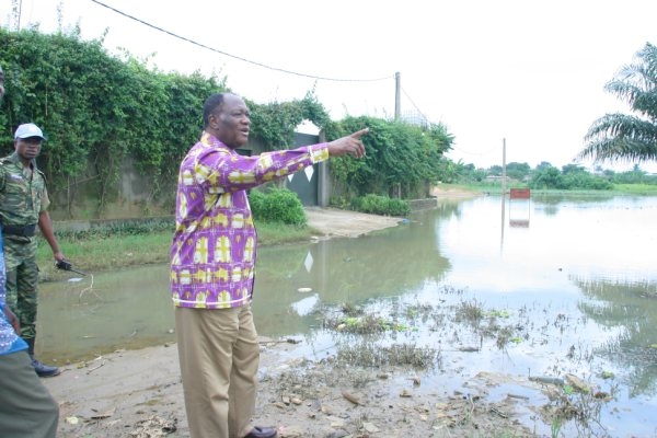 Pluies diluviennes sur Abidjan: Alassane Ouattara visite les quartiers sinistrés d`Abobo et de la Riviera Palmeraie et Allabra